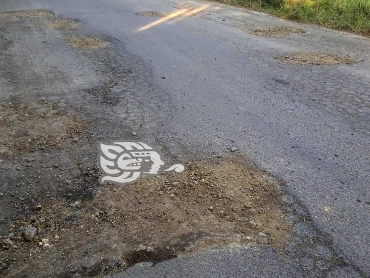 Carretera en mal estado, causante de accidentes automovilísticos en Misantla