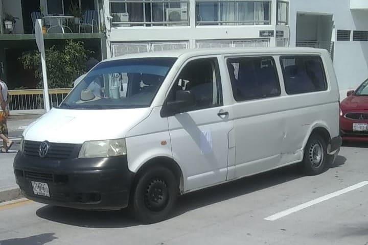 Taxistas persiguen a conductor tras chocar a compañero y huir