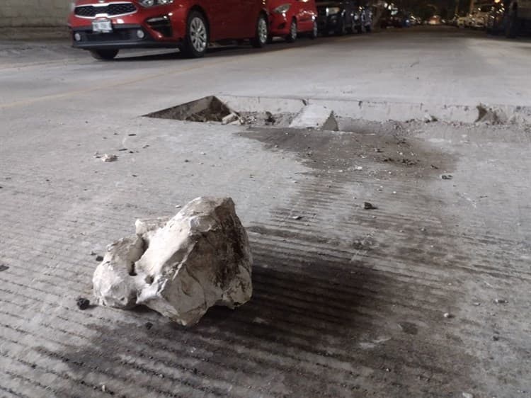 Hoyanco en fraccionamiento Reforma daña autos; exigen su reparación