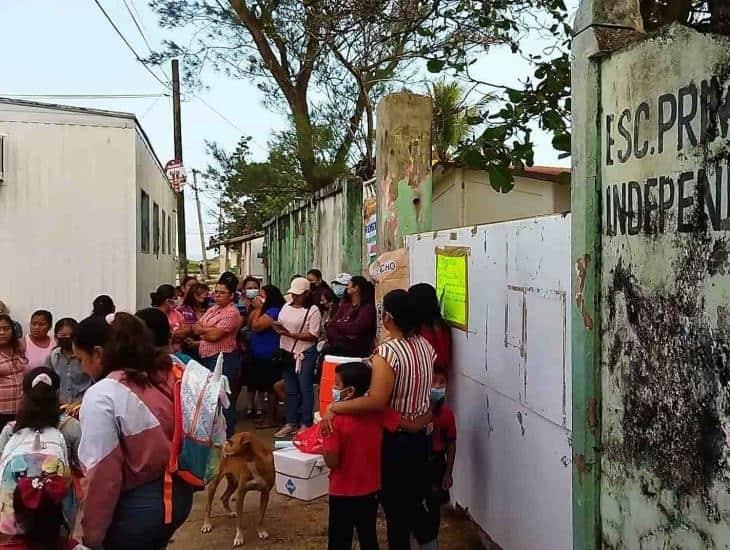 Cierran escuela en Villa Allende para exigir a la SEV reconstrucción del plantel (+Vídeo)