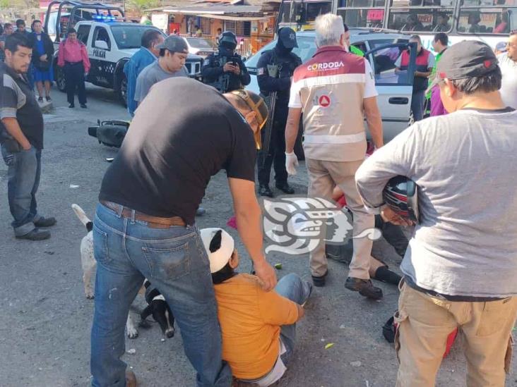 Camioneta embiste a motociclistas en Córdoba; hay dos lesionados