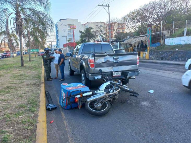 Repartidor de pizza se estrella contra camioneta en la Riviera Veracruzana