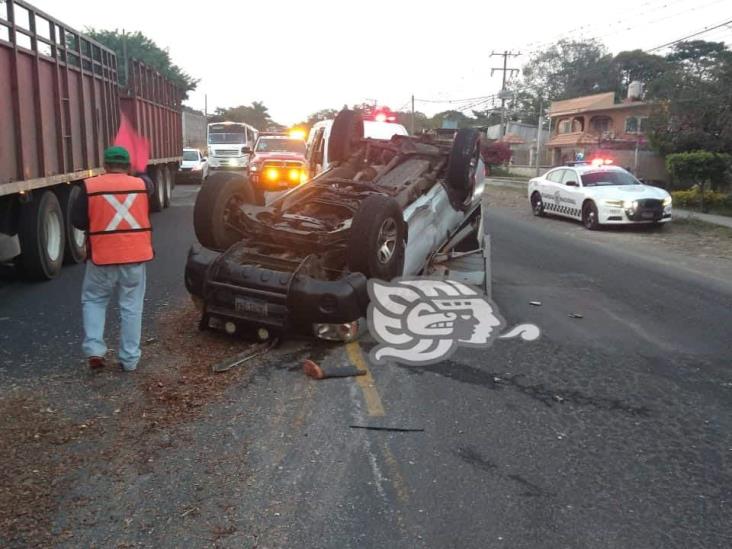 Se registra choque y volcadura en la Córdoba-Veracruz