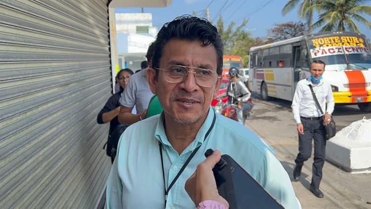 Saturados, módulos de licencias en Veracruz; largas filas y mal servicio (+Video)