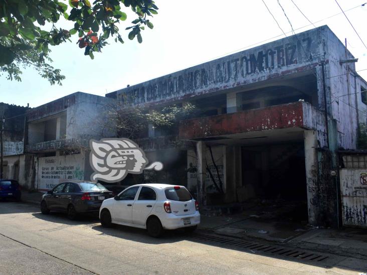 Un nido de vagos, edificio cercano a hospital de Coatzacoalcos