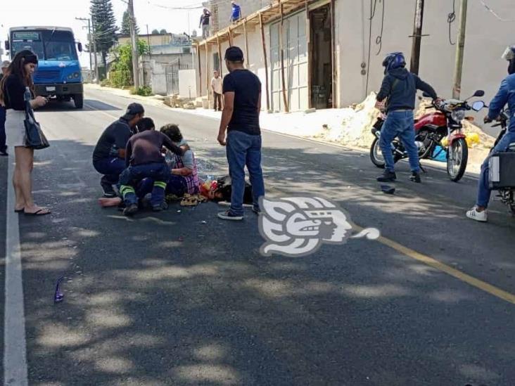 Motociclista atropella a mujer en avenida Chedraui Caram en Xalapa