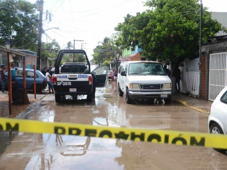 Rescatan a niña en Veracruz, estaba junto al cuerpo sin vida de su madre en fraccionamiento de Veracruz