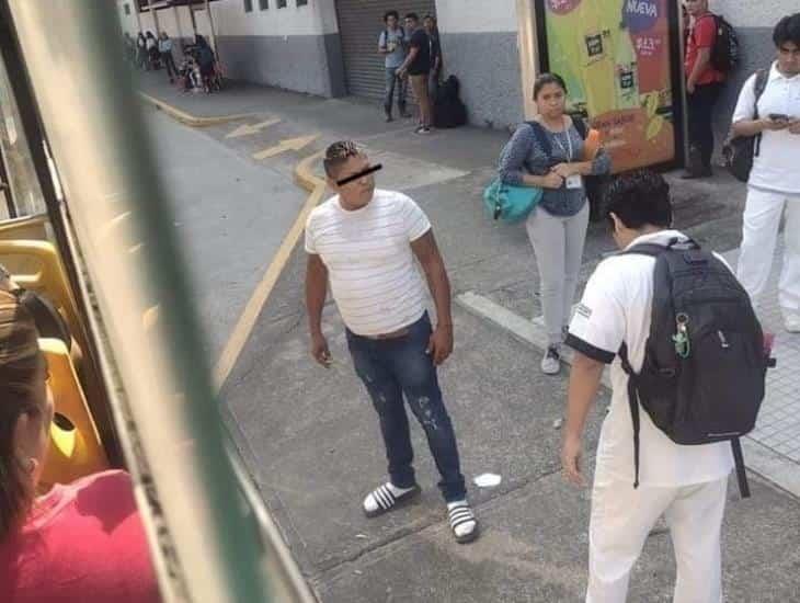 ¡Indignante! Conductor de urbano agrede a estudiante en Veracruz