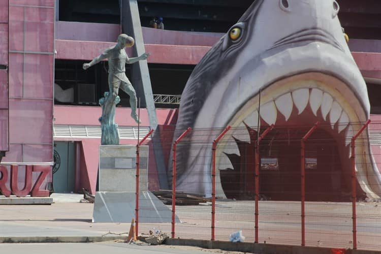 Urgen dar mantenimiento a estatua de Luis Pirata Fuente