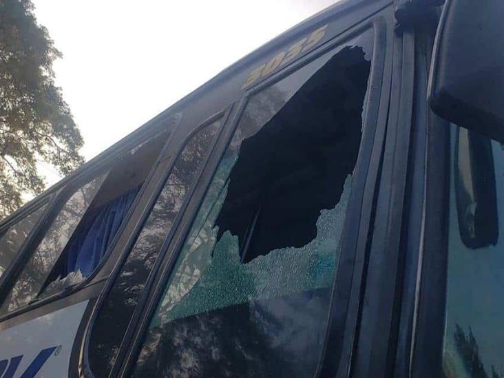 Camión choca a TRV en Cosamaloapan; atienden pasajeros heridos