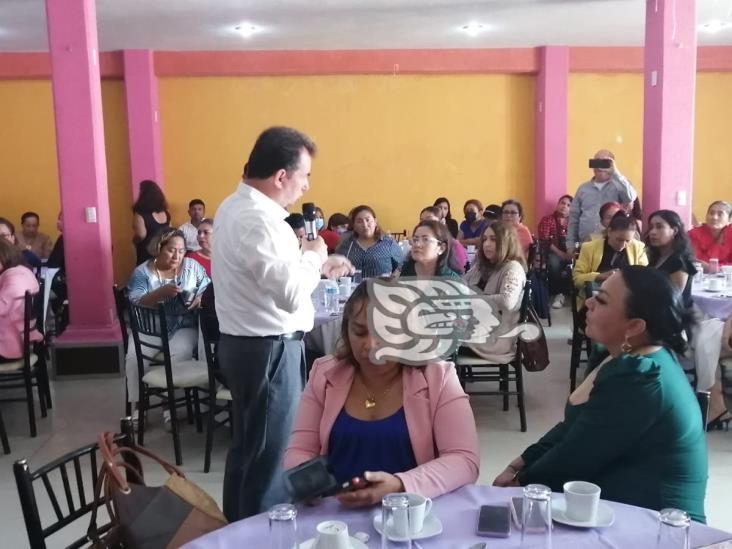 Reconoce José Yunes a mujeres emprendedoras en el sur