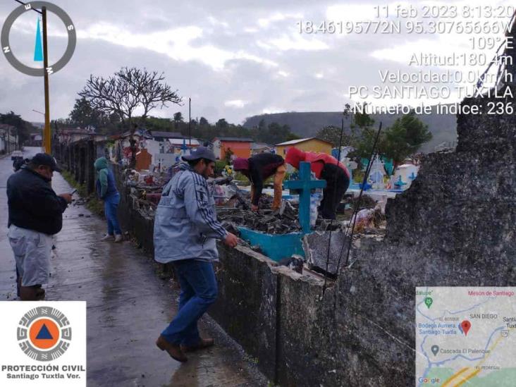 Por rachas violentas de norte , colapsa barda del panteón en Santiago Tuxtla