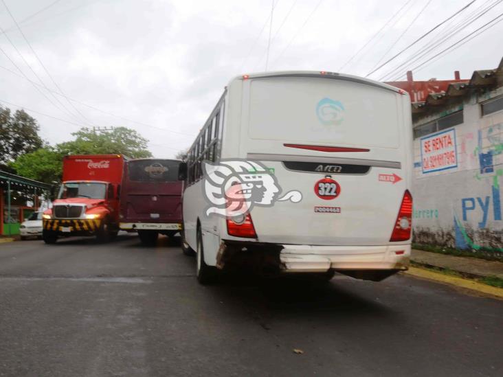 ¡Unos cafres! Choferes juegan carreritas en Coatzacoalcos