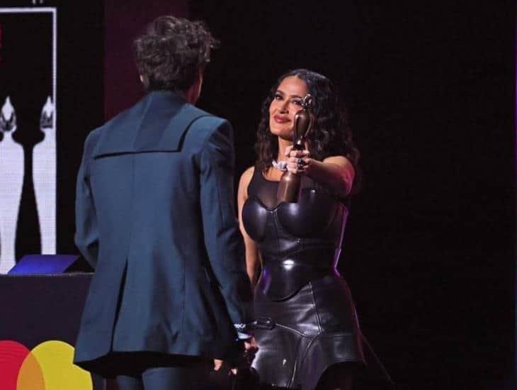 ¡Veracruz en los Brit Awards! Salma Hayek entrega premio a Harry Styles (+Video)