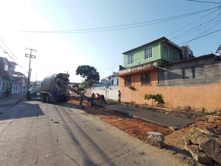 Rehabilitan calles de la zona costera en Coatzacoalcos