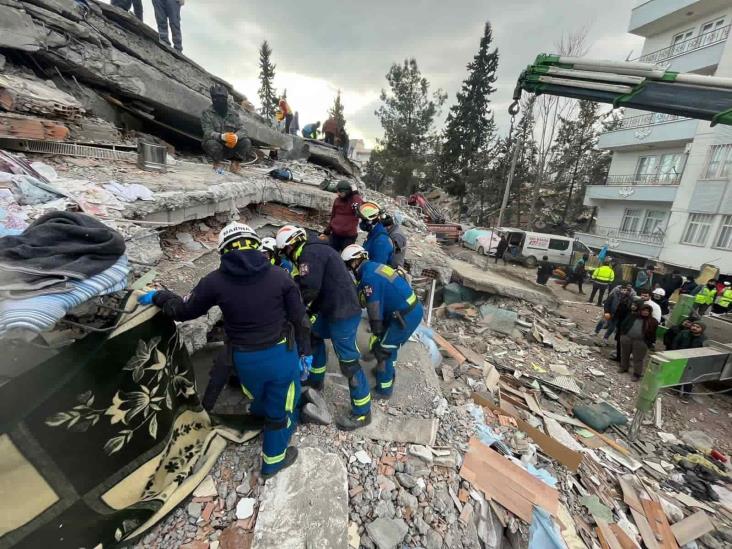 Suman más de 33 mil personas sin vida en Turquía por terremoto de 7.8