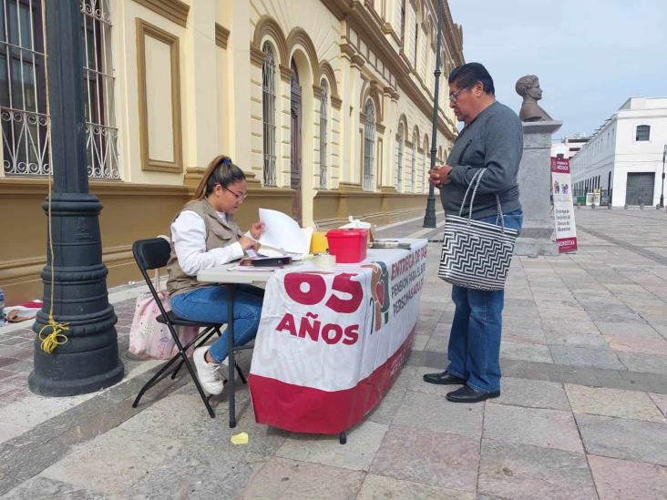 Entregan tarjetas para pensiones de adultos mayores en Veracruz