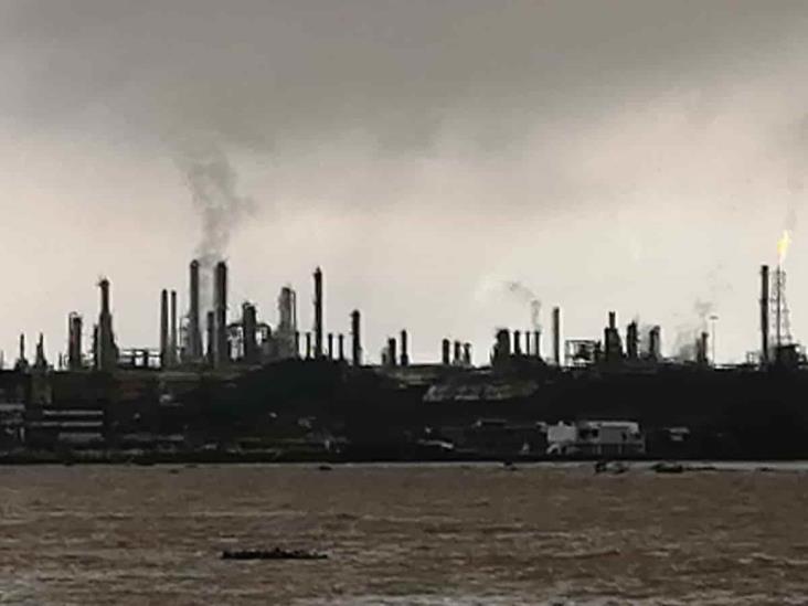Urgen atender contaminación en Capoacán provocada por refinería