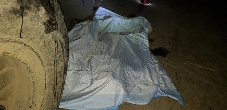 Ayudante de tractorista pierde la vida aplastado por carreta cargada con caña en Cosamaloapan
