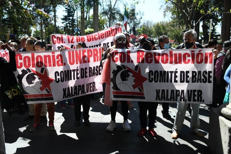 Cardenistas protestan en Xalapa; reprochan falta de servicios básicos