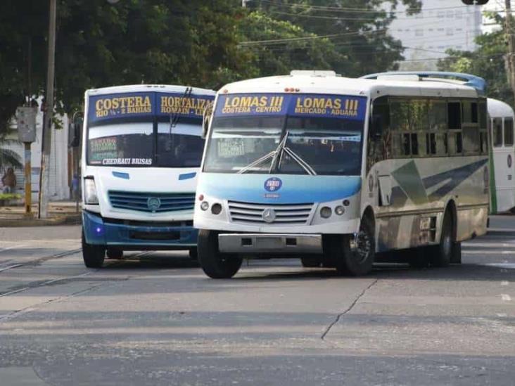 Usuarios se quejan del transporte público tras eliminación de paradas en el centro de Veracruz