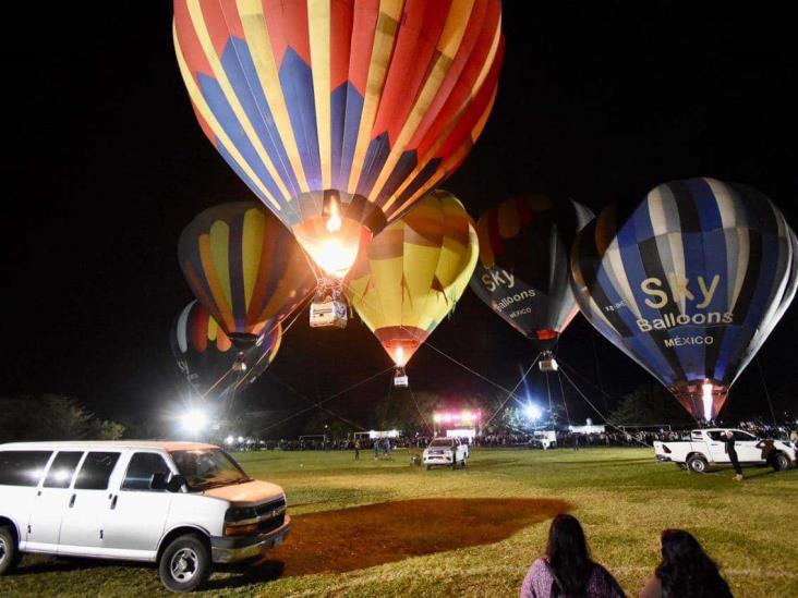 Con globos aerostáticos y sones jarochos, celebran en Medellín el Día del Amor y la Amistad