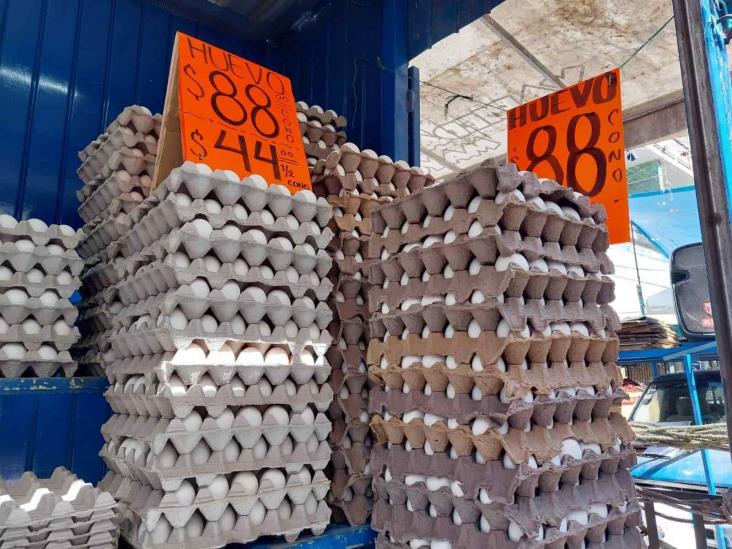 Veracruzanos optan por huevo de rancho tras alza en precios