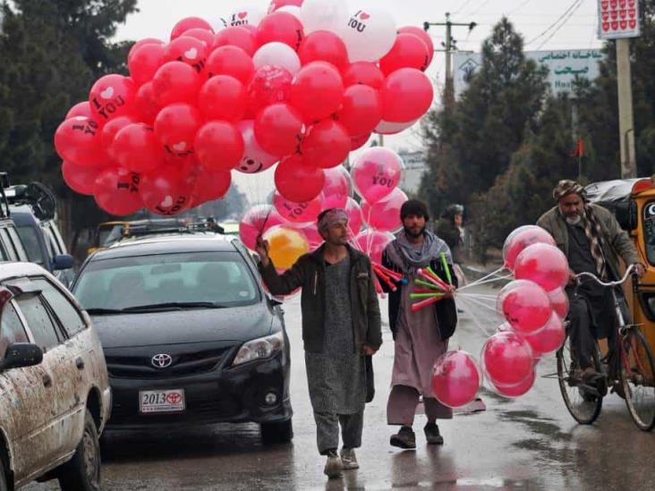 Prohíben en Afganistán el Día de San Valentín; es de los infieles, afirman talibanes