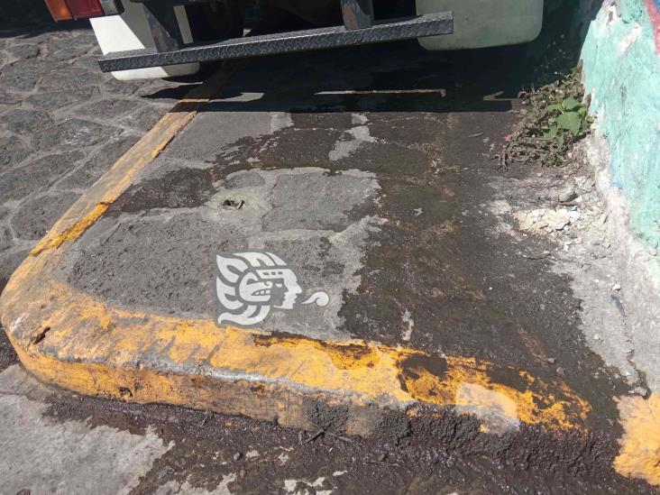 Huele a drenaje en el Callejón del Diamante en Xalapa; autoridades ignoran denuncia (+Video)