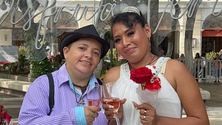 Por primera vez se casan parejas del mismo sexo en bodas colectivas de Veracruz