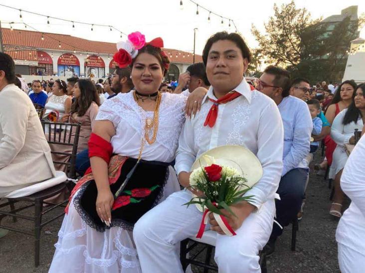 Más de 240 parejas se casaron en las bodas colectivas en el Aquarium de Veracruz (+Video)