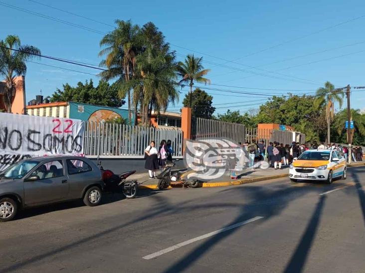 Con protesta, alumnos de la ESBAO exigen devolución del auditorio Manuel Suárez