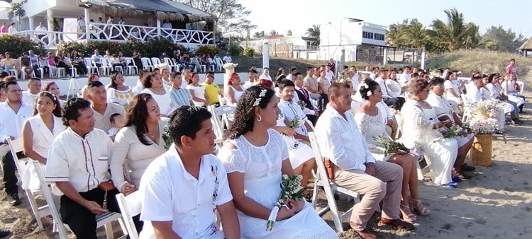 Se casan 40 parejas en bodas colectivas de Úrsulo Galván