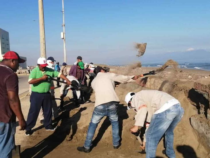 Limpian desastre en malecón costero tras Frente Frío