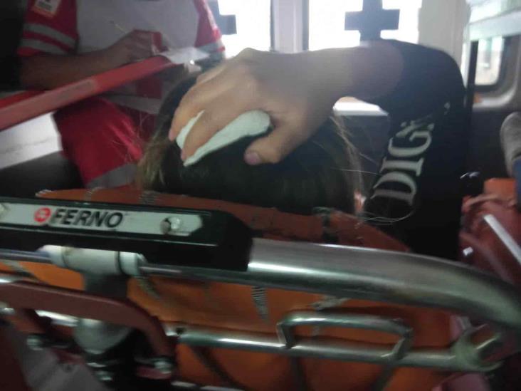 Accidente en Casa Ahued en Xalapa; le cayó escalera metálica a clienta (+Video)