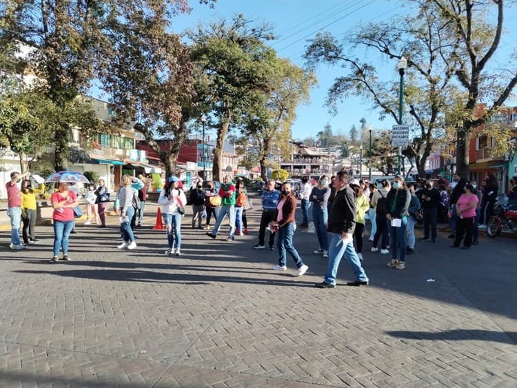 Con bloqueo, exigen mantenimiento para primaria de Xalapa