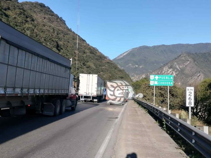 Carambola de autobuses paraliza la Orizaba-Puebla (+Video)