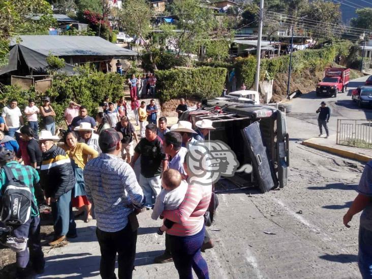 Volcadura de transporte rural en La Perla deja 9 heridos (+video)