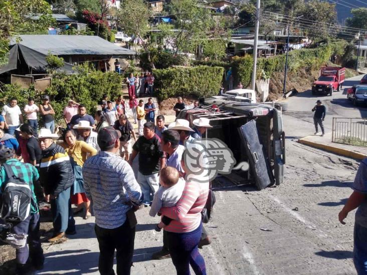 Volcadura de transporte rural en La Perla deja 9 heridos (+Video)