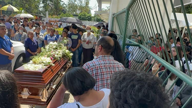 Entre aplausos, despiden en UV Poza Rica a Jorge Durán Cruz