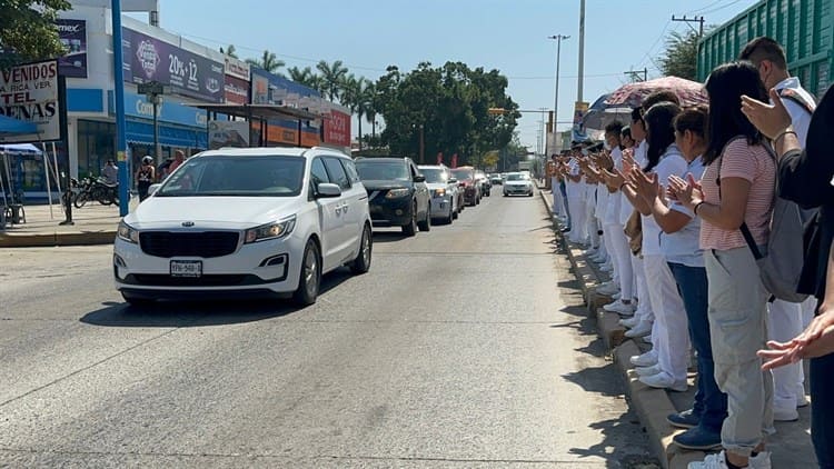 Entre aplausos, despiden en UV Poza Rica a Jorge Durán Cruz