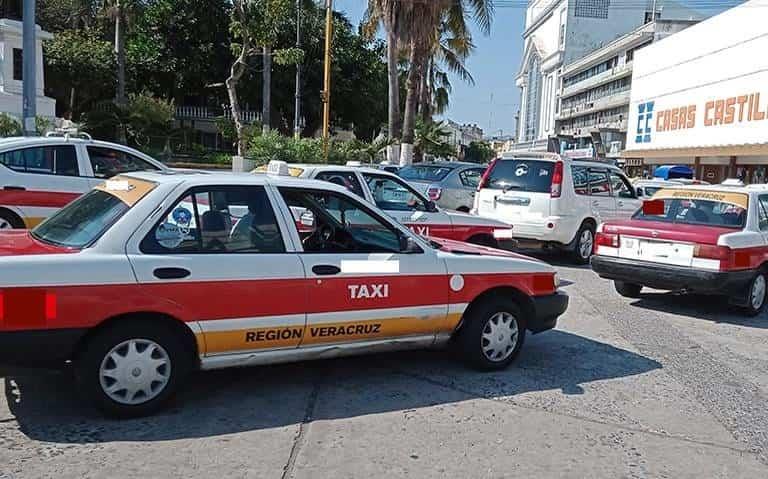 Deudas, la realidad que enfrentan muchos taxistas en Veracruz