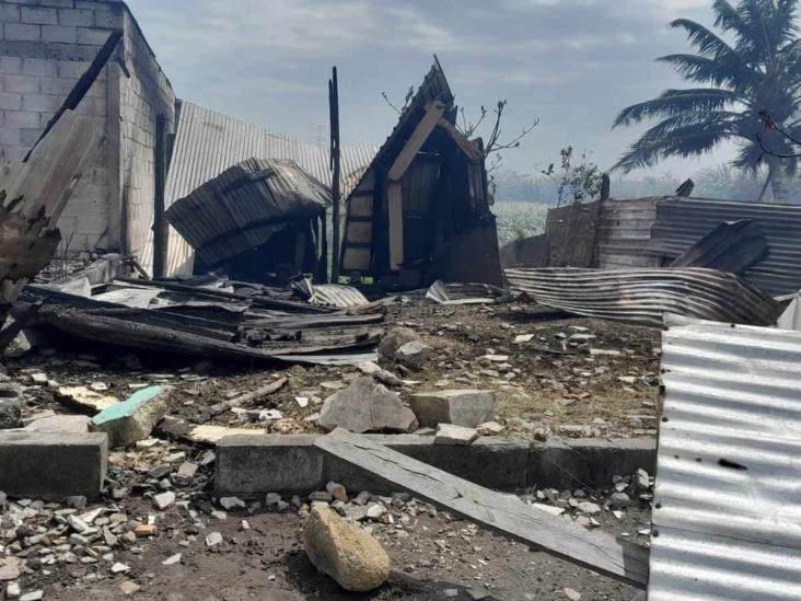 Incendio en pastizal consume vivienda en Veracruz; fue alcanzada por las llamas (+Video)