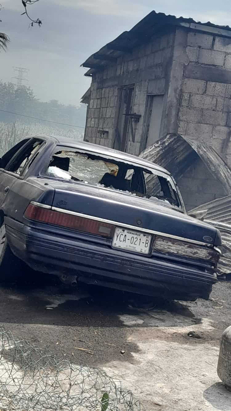 Incendio en pastizal consume vivienda en Veracruz; fue alcanzada por las llamas (+Video)