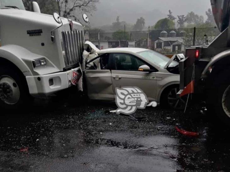 Lluvia y exceso de velocidad provoca ola de accidentes en la Córdoba-Puebla