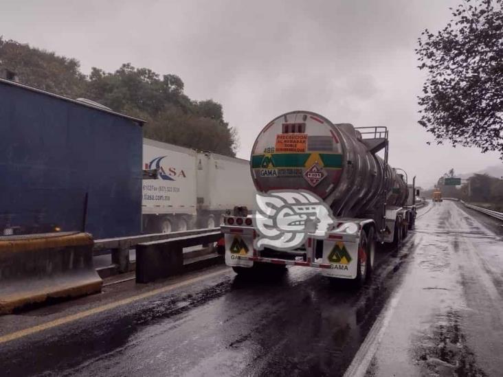 Lluvia y exceso de velocidad provoca ola de accidentes en la Córdoba-Puebla