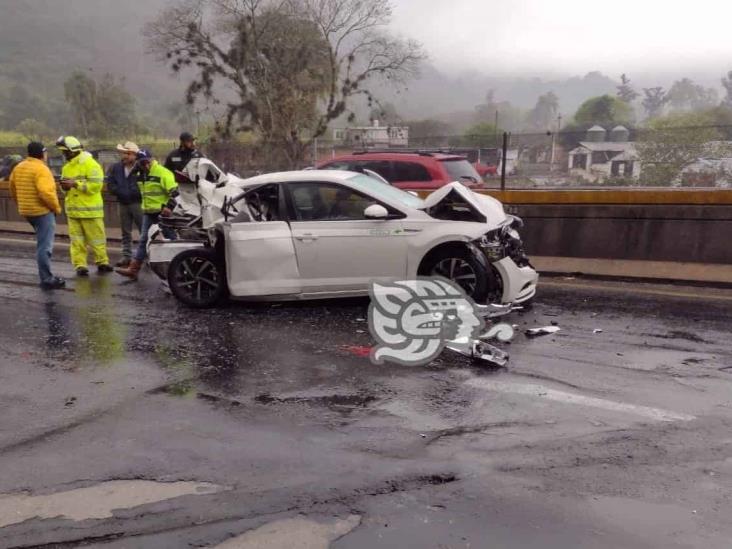 Lluvia y exceso de velocidad provoca ola de accidentes en la Córdoba-Puebla