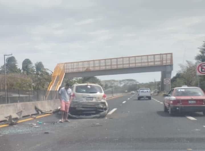 Fuerte accidente en la autopista Veracruz-Cardel; huye responsable