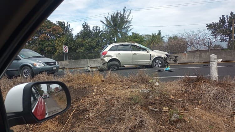 Fuerte accidente en la autopista Veracruz-Cardel; huye responsable