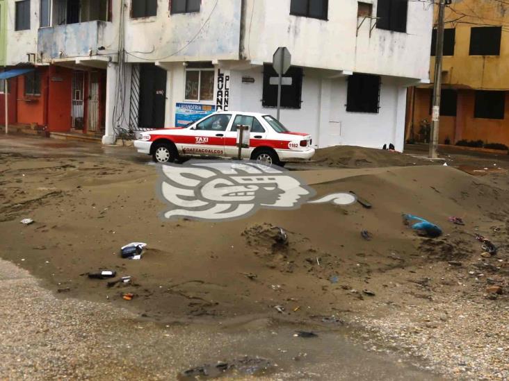 Arena cubre calles en varias de colonias en Coatzacoalcos